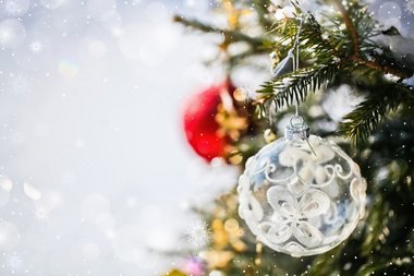 Juleophæng på et juletræ